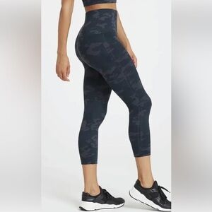 SPANX Kids Black Camouflage Leggings. Size Xs